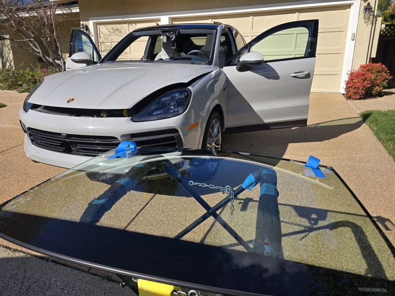 Porsche Cayenne windshield replacement — mobile auto glass LA